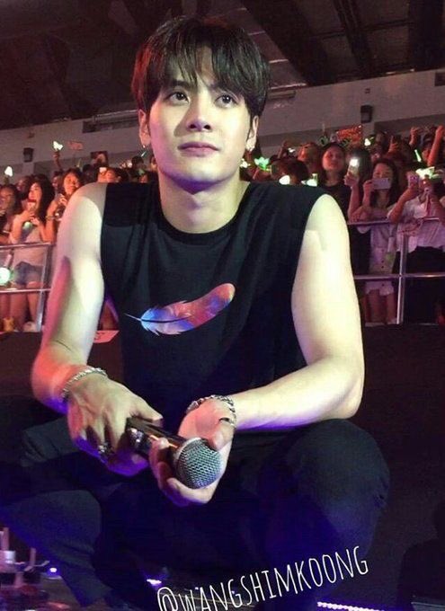 this is how jackson wang looks like in real life: a very devastating thread  @JacksonWang852  @GOT7Official  #GOT7  