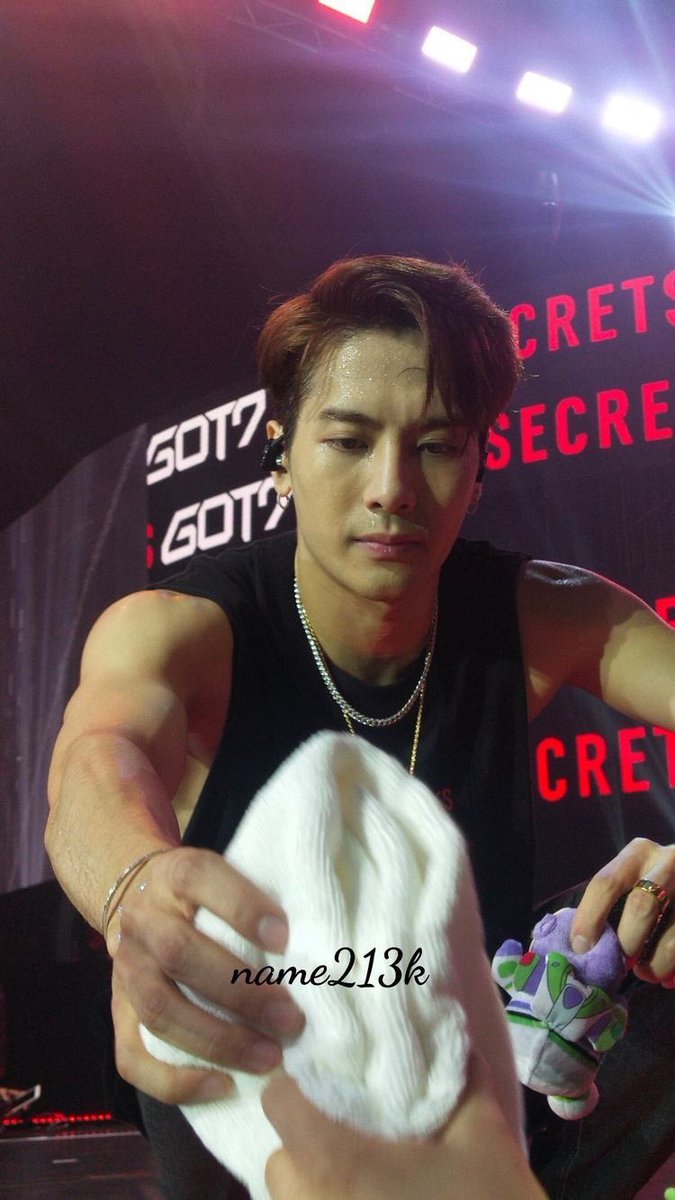 this is how jackson wang looks like in real life: a very devastating thread  @JacksonWang852  @GOT7Official  #GOT7  
