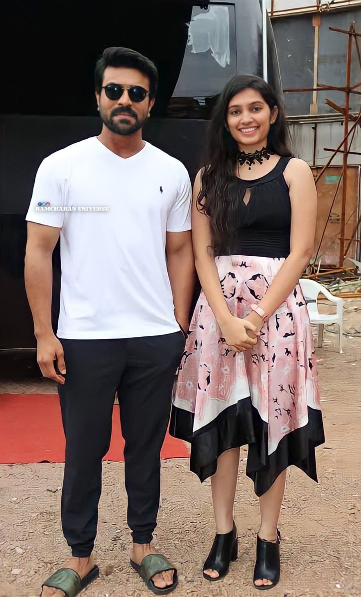 Charan_Universe's tweet photo. From The Sets VVR !!
@AlwaysRamCharan 📸 https://t.co/7nSia5ZiNP