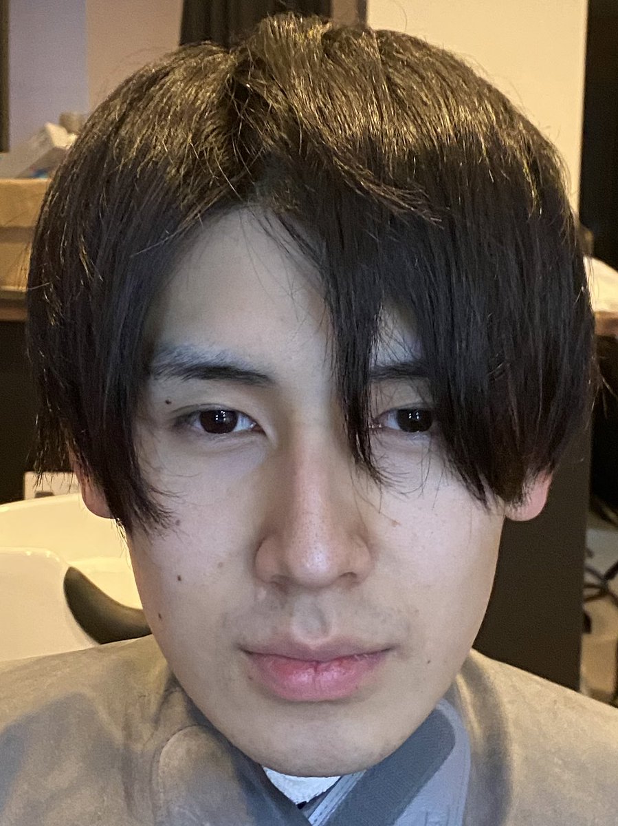 しぶやゆうき イメチェンのプロ 完全コピーカット 今回のオーダーはともやゆさん Tomoyayuvvv 髪型をコピーするだけでなく ポージングまで細かく再現し その人になりきらせる美容師です