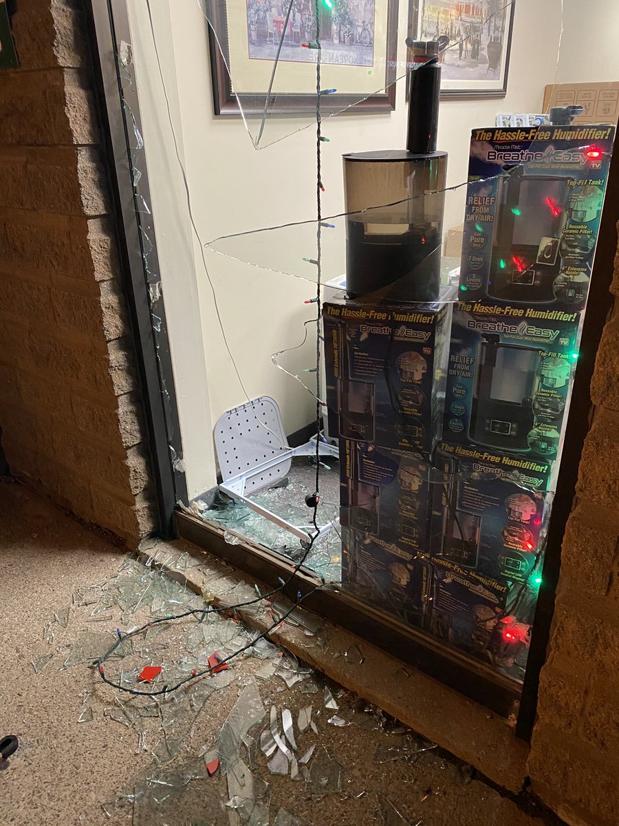 kevjoseph_'s tweet photo. To the criminals who broke into my Dad’s store this morning at 4:30am, You broke glass/stole but you haven’t broken/stolen his Spirit. For those looking for home appliances/electronics check him out 257 Dundas St. E, Miss, ON, L5A 1W8 (647) 977-7438. He could use your support! https://t.co/TfzrqX06Vj