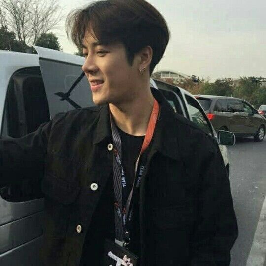 this is how jackson wang looks like in real life: a very devastating thread  @JacksonWang852  @GOT7Official  #GOT7  