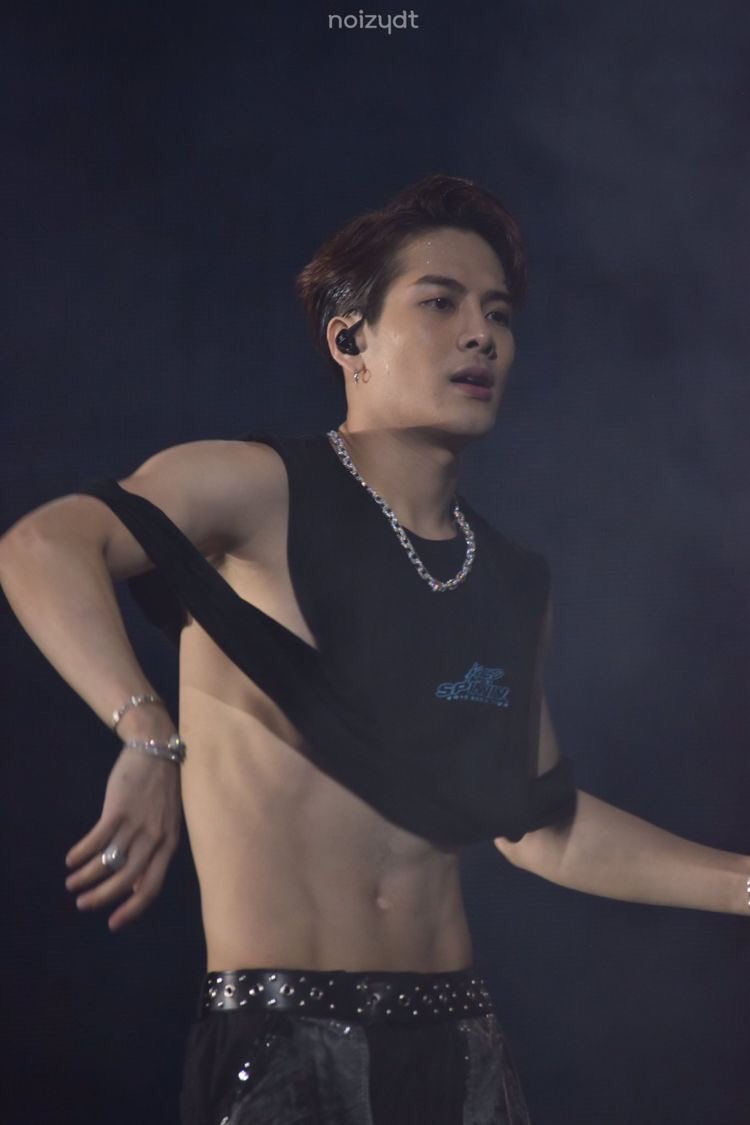 this is how jackson wang looks like in real life: a very devastating thread  @JacksonWang852  @GOT7Official  #GOT7  
