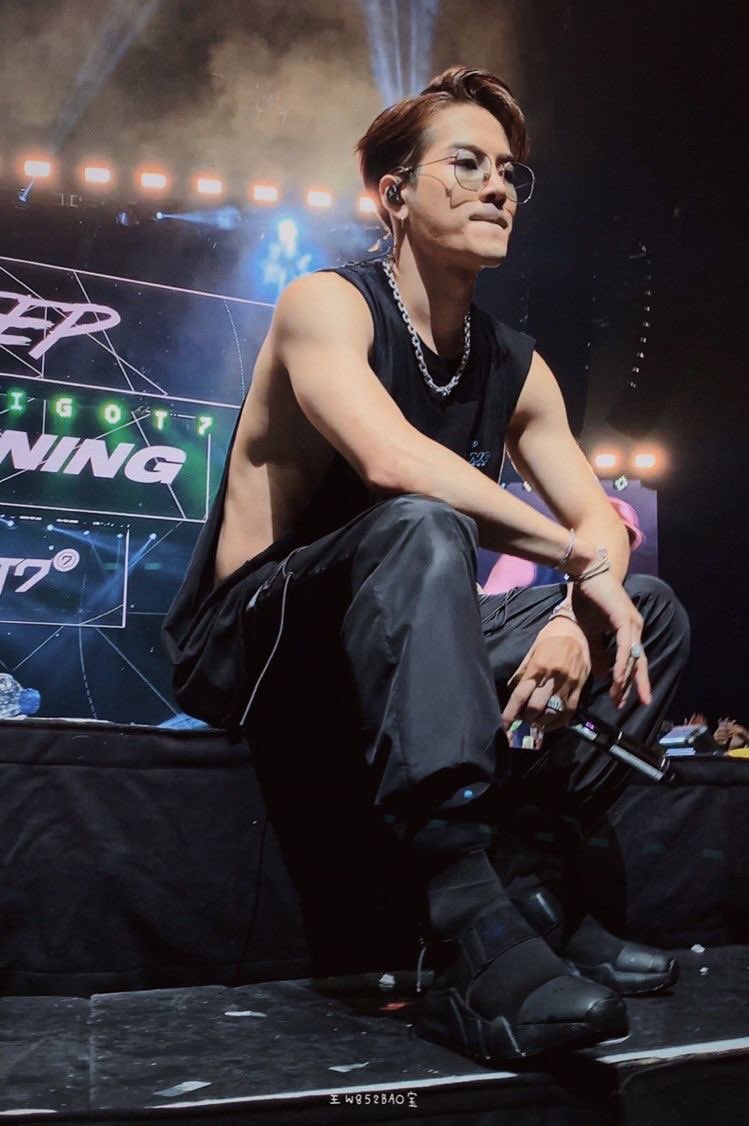 this is how jackson wang looks like in real life: a very devastating thread  @JacksonWang852  @GOT7Official  #GOT7  
