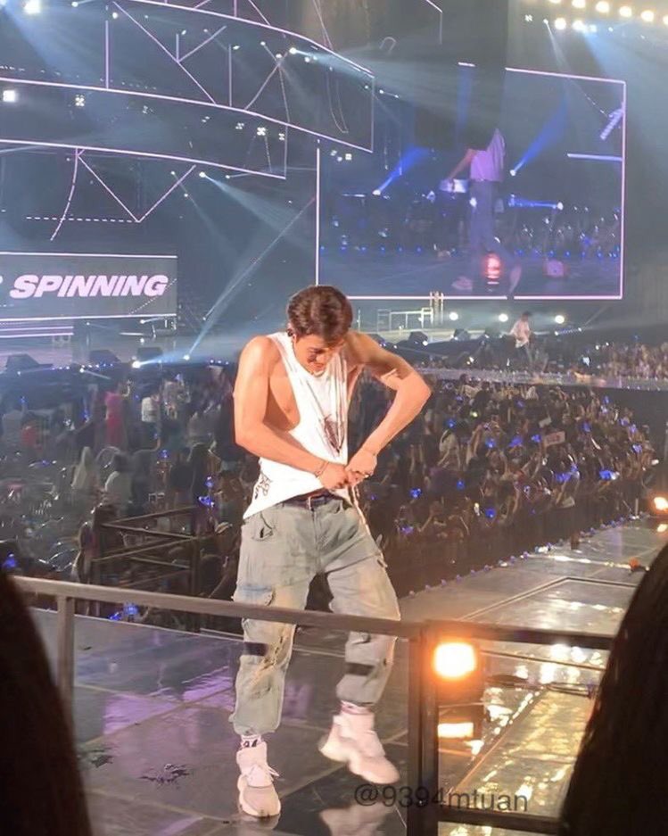 this is how jackson wang looks like in real life: a very devastating thread  @JacksonWang852  @GOT7Official  #GOT7  