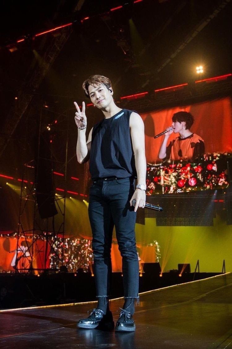 this is how jackson wang looks like in real life: a very devastating thread  @JacksonWang852  @GOT7Official  #GOT7  