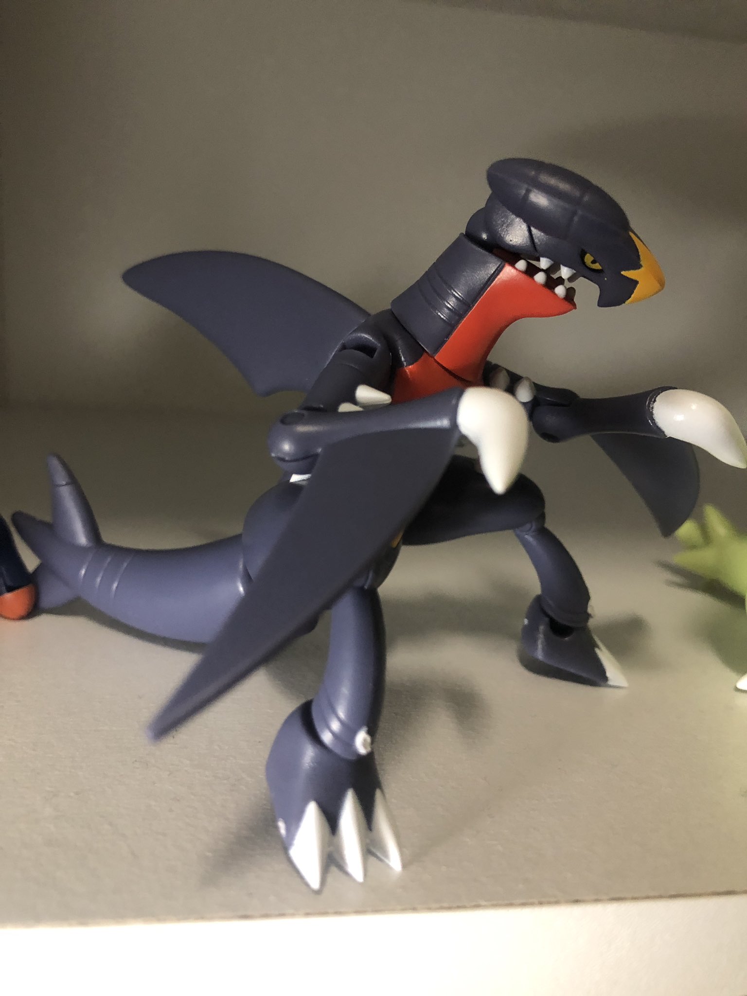 טוויטר ペン吉 בטוויטר 掌動ポケモン4 買ってきたぜ ガブリアスがイケメンすぎる お口があんぐり開くのがポイント高すぎる イケメン このシリーズは人型ポケモンよりドラゴン系統のポケモンのほうが相性いいだろ 人型は動かしにくいのよ T Co