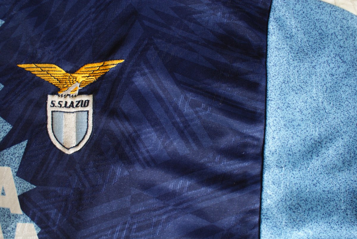  We start today by looking at Lazio 94-96 away. It doesn’t hold great history and was never part of any legendary football story – but is an example of what Umbro did wonderfully in the 90s. Breaking the mold in a brave, abstract but most of all fun way.