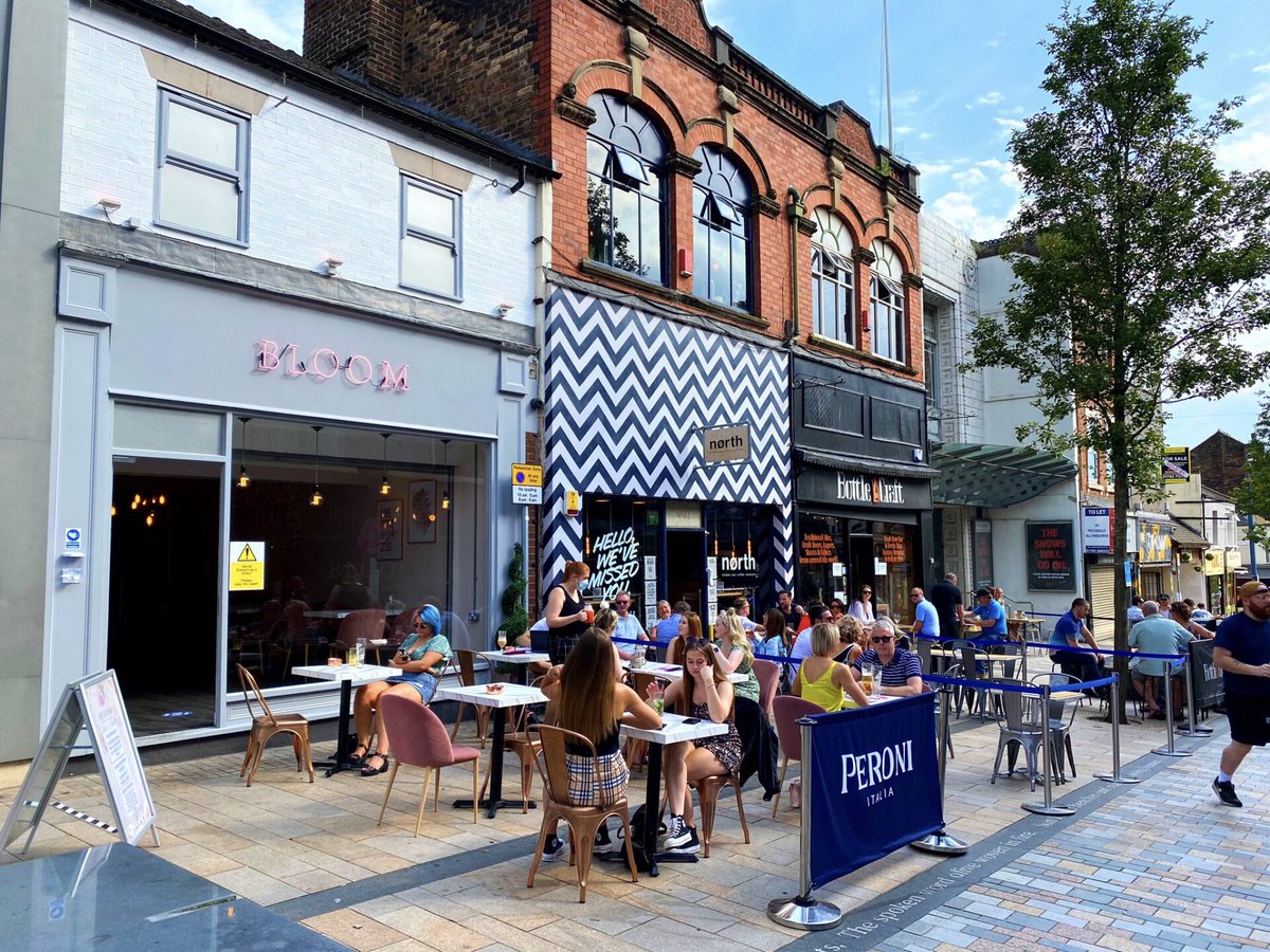 SmithfieldST1's tweet photo. ON THE CLAYWORKS BLOG TODAY: We've made no secret in the past of our love for Piccadilly, a painfully cool micro-neighbourhood situated just next door to Smithfield. Read all about our favourite hangouts on the street right here 👇 https://t.co/oBlqcpMMZ1 https://t.co/fLUwhmiflb