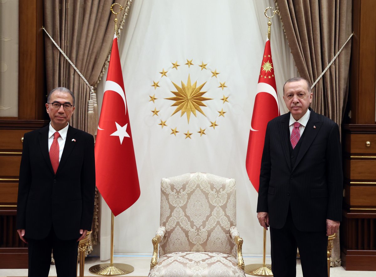 tcbestepe's tweet photo. Cumhurbaşkanı @RTErdogan, Japonya Büyükelçisi Kazuhiro Suzuki’yi Cumhurbaşkanlığı Külliyesinde kabul etti. https://t.co/JNNf7RpeAu