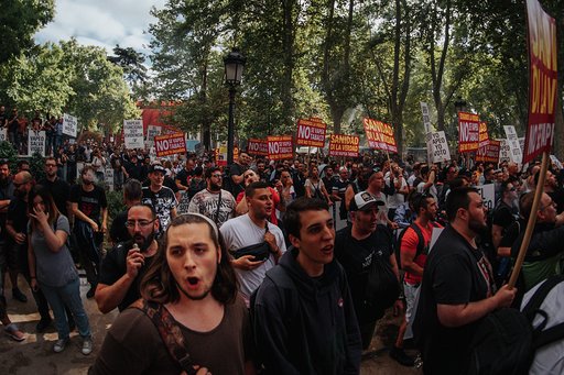 Aahooga's tweet photo. Los vapers somos adultos libres y pensantes, NO manipulados por las tabaqueras, que dejamos de fumar y recuperamos nuestra salud mucho antes que Big Tobacco se subiera al carro de la reducción de daños.  @sanidadgob @salvadorilla @SaludPublicaES @paparicio3 #CostaisVidas https://t.co/PuwEUw4Unf