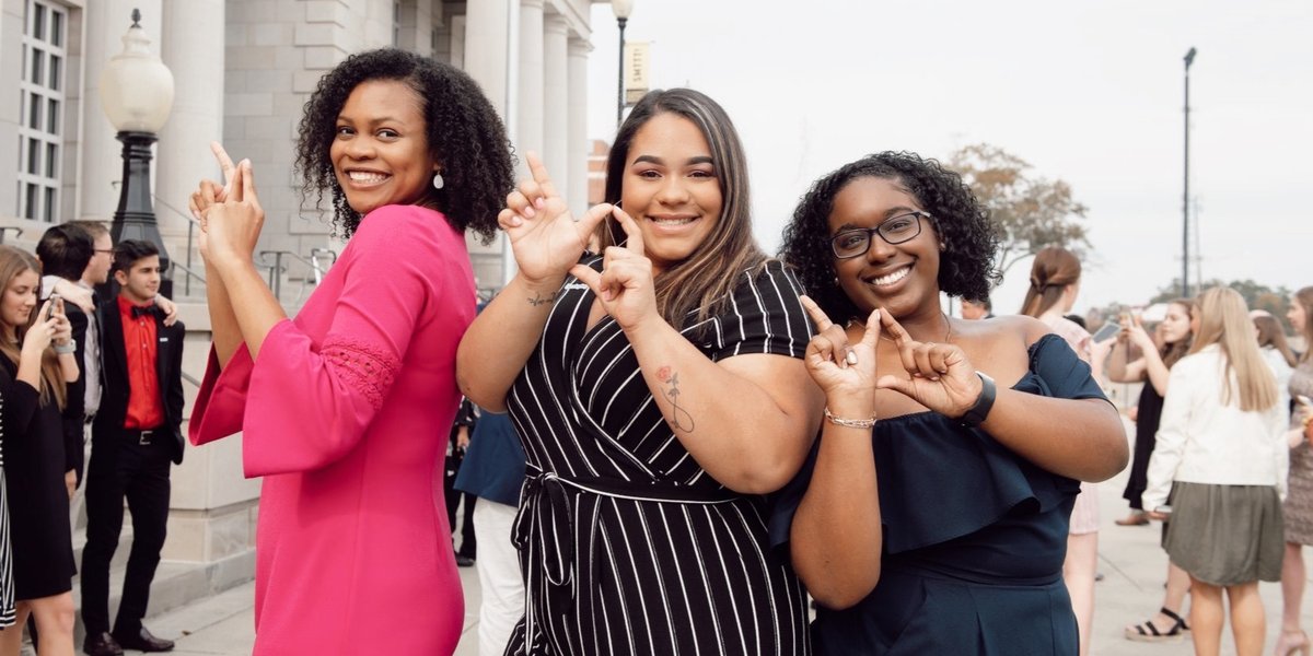 DiscoverSoMiss's tweet photo. Admitted Mississippi high school seniors: consider applying to the Luckyday Scholars Program! The application deadline is January 15, so head on over to the GO System and get started --> https://t.co/ocZomd2aXw #LDTTT #SMTTT #ChooseUSM https://t.co/Lsyy4h8y6v