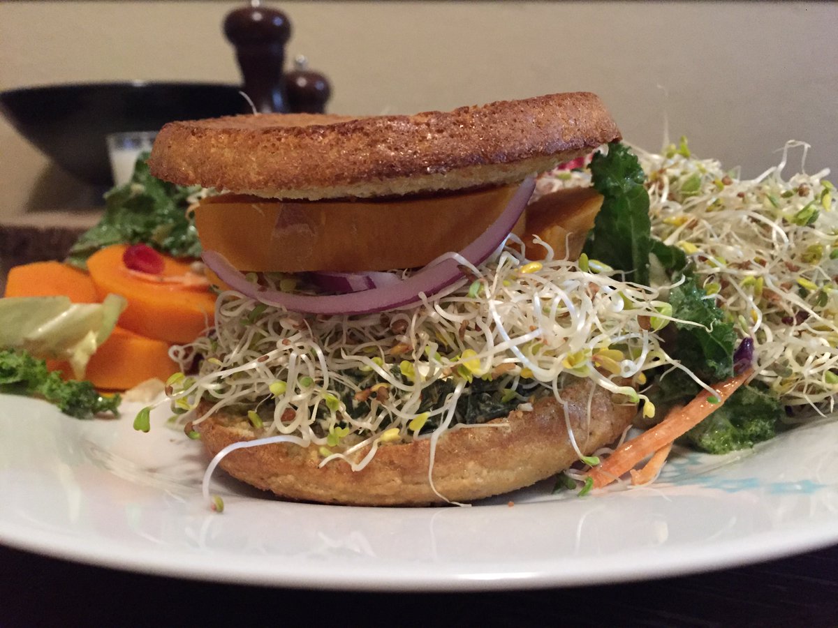 WellnessCommon's tweet photo. For a fresh, simple, colorful, and full of gut-loving fiber sandwich, visit the blog. Your 3 trillion microbes will love you for it! https://t.co/48K39VWbMS
#mindbodydietitian #womenshealth #guthealth #digestivehealth #microbiome #fiber #healthyrecipes #glutenfree https://t.co/rurUizQISy