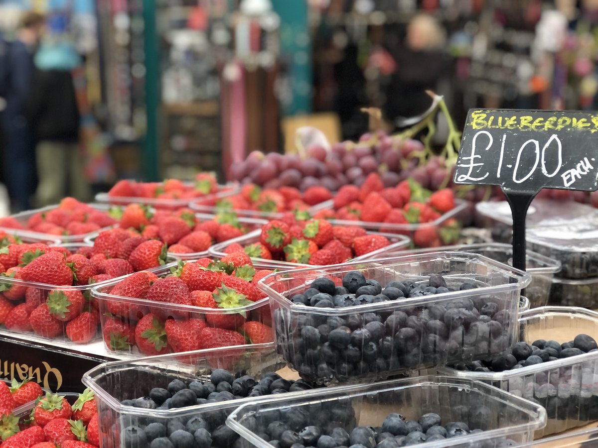 HMGMidlands's tweet image. Home to 150 traders @LeicesterMarket offers a variety of unique, local products🐟🧀🍓🥕

This Christmas, remember to support your local retailers and #ShopLocal 🛍🎄

Find your local shops here: bit.ly/FindLocalMids

#SearchLocal #ShopLocal