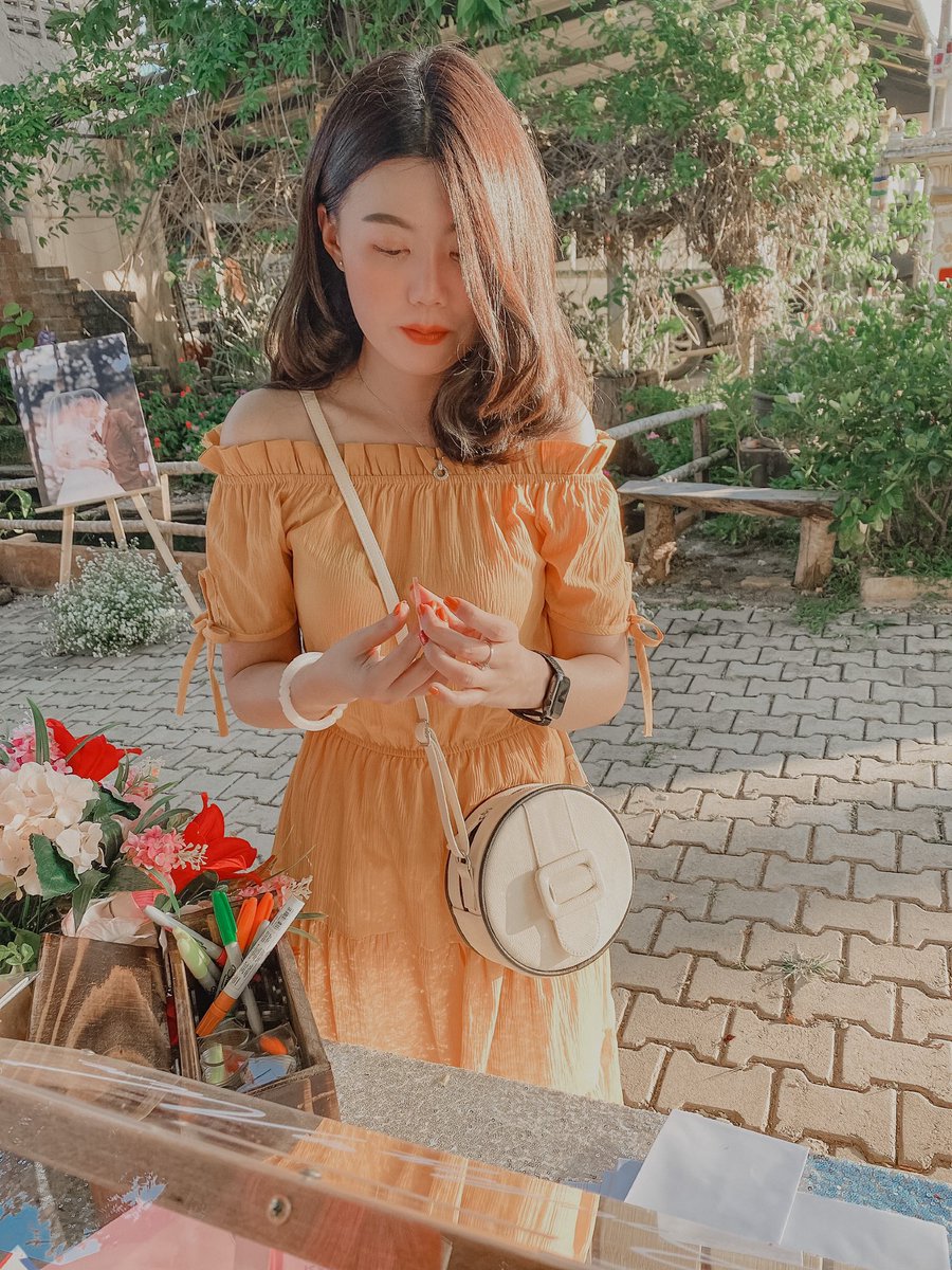 reviewsapaa's tweet photo. กระเป๋าน่ารักจริงๆ ชอบที่ใส่ของได้เยอะ เหมาะกับเราที่ชอบพกลิปหลายๆแท่ง 🤣 เพื่อนเห็นก็ตำตามกันเยอะเลย #merimiesth https://t.co/0cauctNv40