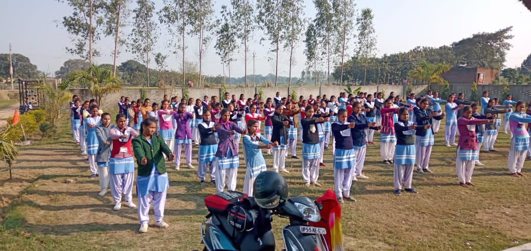 GorakshABVP's tweet photo. #Day4
#MissionSahasi
#ABVPSiddharthnagar
आज अखिल भारतीय विद्यार्थी परिषद सिद्धार्थनगर ज़िले के विभिन्न कॉलेजों में मिशन साहसी अभियान के अंतर्गत छात्रा बहनों को स्वावलंबन का प्रशिक्षण दिया गया।
#MakingofTheFearless https://t.co/wo0J358e1f