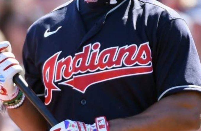 macmanolo1's tweet photo. Los @Indians dejarán de llamarse así a partir de 2022, reflejo del cambio de época. @MLB #MLB #Indios #Indians #Cleveland #cambio #Ohio #PaulDolan #beisbol #GrandesLigas #nativoamericanos #RasaDeportes @RasaDeportes

https://t.co/6zyoqbPBwE https://t.co/fLZt5xNhtb