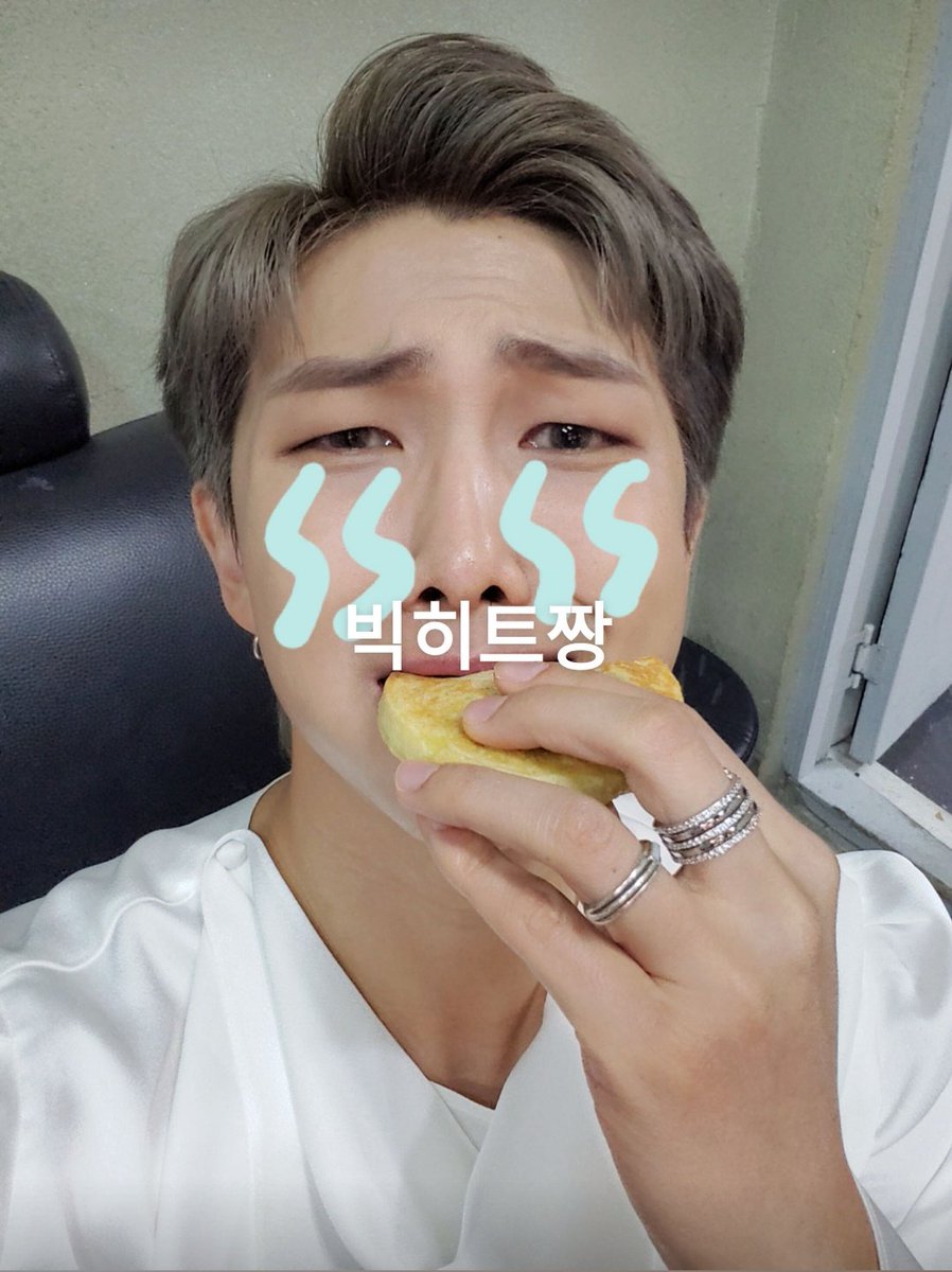 KOOKIEnCREAM's tweet photo. Ohh... Just Taehyung giving us the best gift ever! OT⁷ selcas! https://t.co/i7deBpmgVv