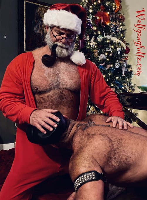 Some forplay before I get my big gift.  Woof Santa! #beardedman #gaychristmas #HairyHole #hairydad #hairyboy