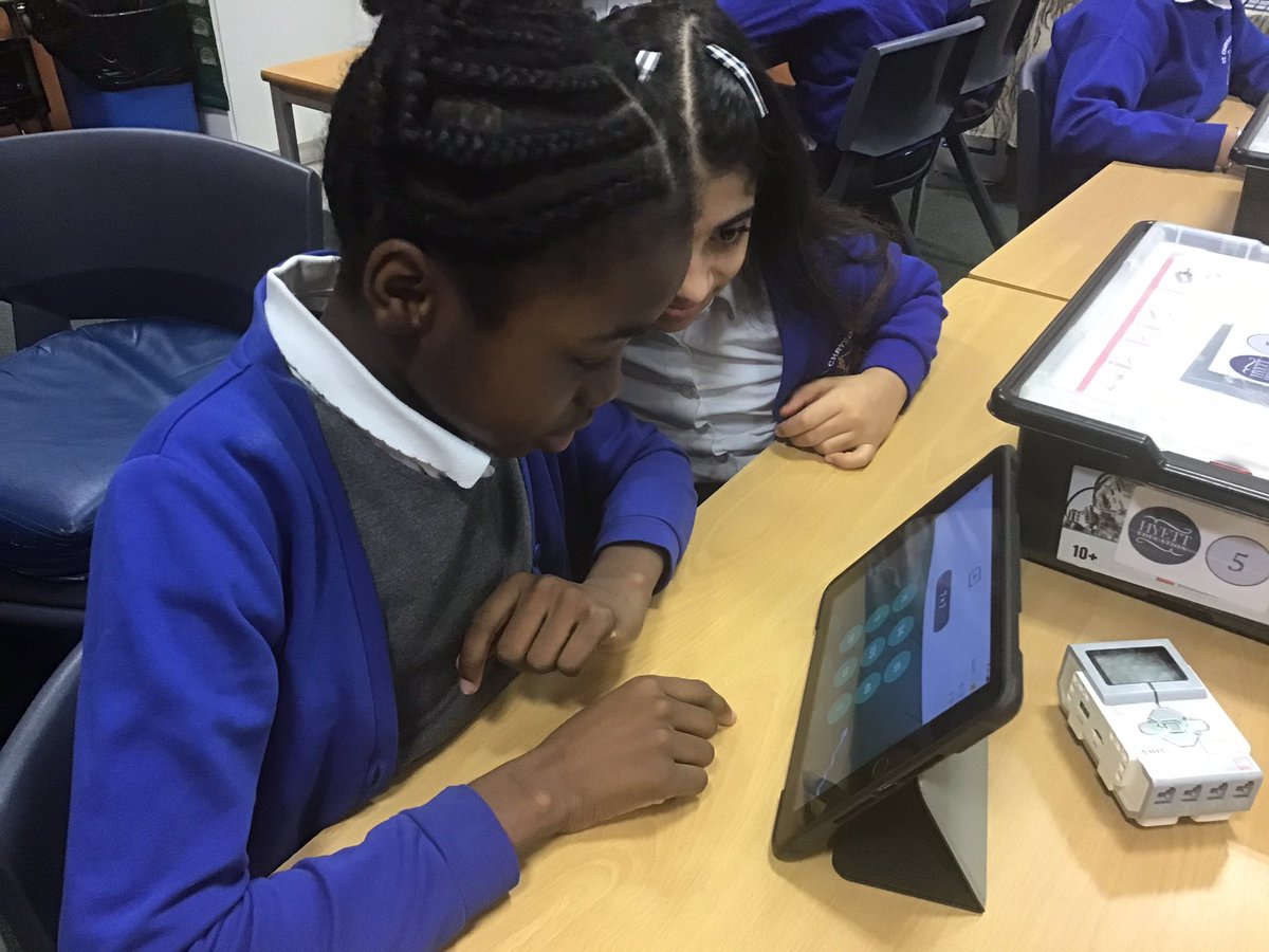 hyetteducation's tweet image. Y5 at @St_Chrysostoms are starting today with our Bash Maths app, before going on to build and code their own robots. Great start to the day! 😃🤖

#STEM #Maths #MathsApp #Mathematics #TimesTables #NumberRecall