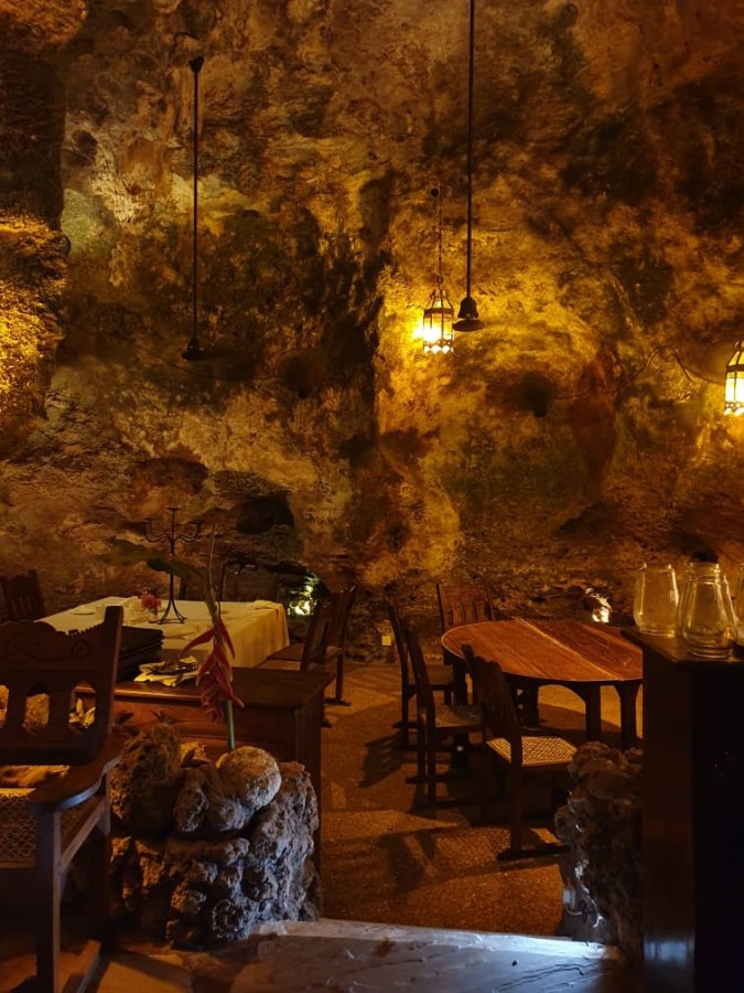 Fikafrika's tweet photo. Ali Barbour's cave restaurant Diani, #Kenya for your meals in style while on your next honeymoon vacation in Africa. https://t.co/PnKfdujuHS