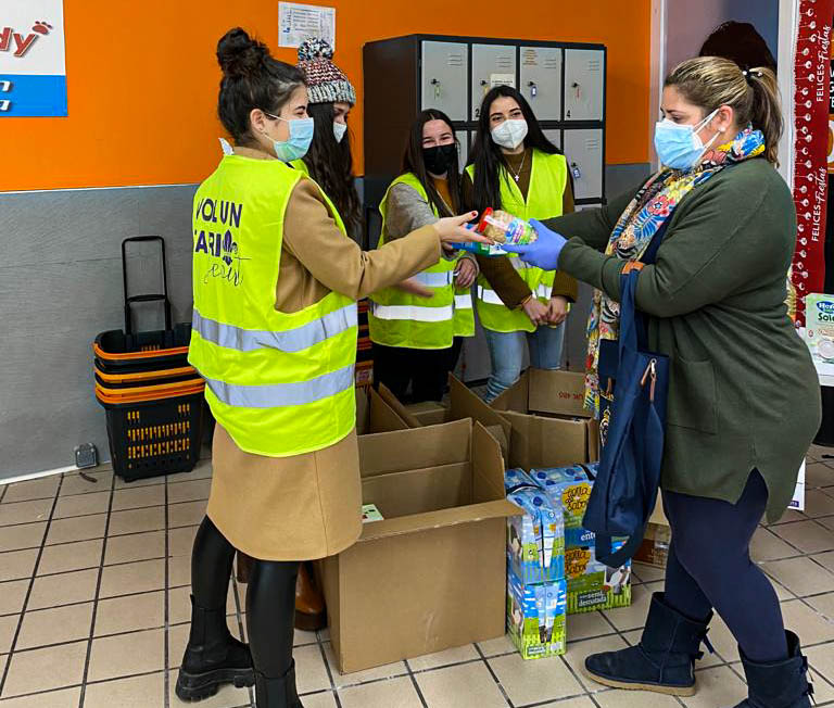 asde_cyl's tweet photo. “Para que en esta pandemia ninguna persona pase hambre”.
En estas fechas el @ClanOkapi232 de @Manitoba232 está llevando a cabo una recogida de alimentos para la gente que más lo necesita.

Hasta el día 27 puedes aportar lo que puedas.

@scout_es @worldscouting https://t.co/FCiKj4jXpo