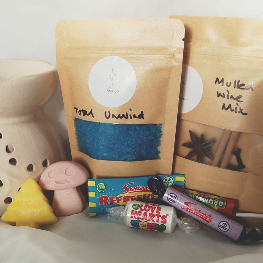 Derose_UK's tweet photo. Check out my Etsy shop, link in bio..
#UKGiftAM #UKGiftHour #christmas #distancegifting #pamper #etsy #ethical #biodegradable #bathtime #treatsomeoneelse #treatyourself #spabox #soapset #lavendercandle #cocoabutterlotionbar #handmade #sendinglove #waxmelts #selfcare https://t.co/dp38nWyTMg