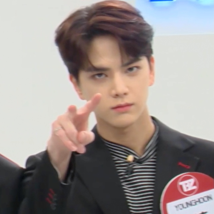 #영훈

지켜보고있다