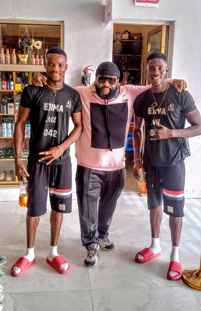 Ejima0's tweet photo. Wahala for who no know 042 Men @SlowDiggy  @vacationvillahotel #davido #Uganda #UgandaFreeOmahLay #measanigerian #Trending #celebrity https://t.co/Cgmfg5ts46