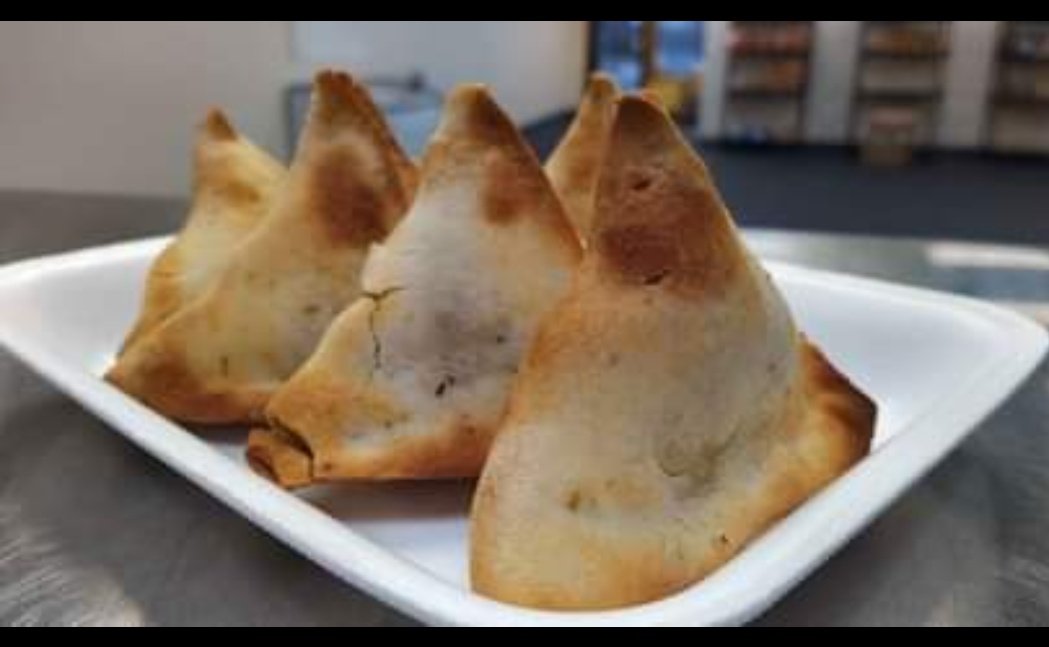 PackingK's tweet image. Grab 'n go air fried Punjabi potato samosa available $1.50 each. 🔥