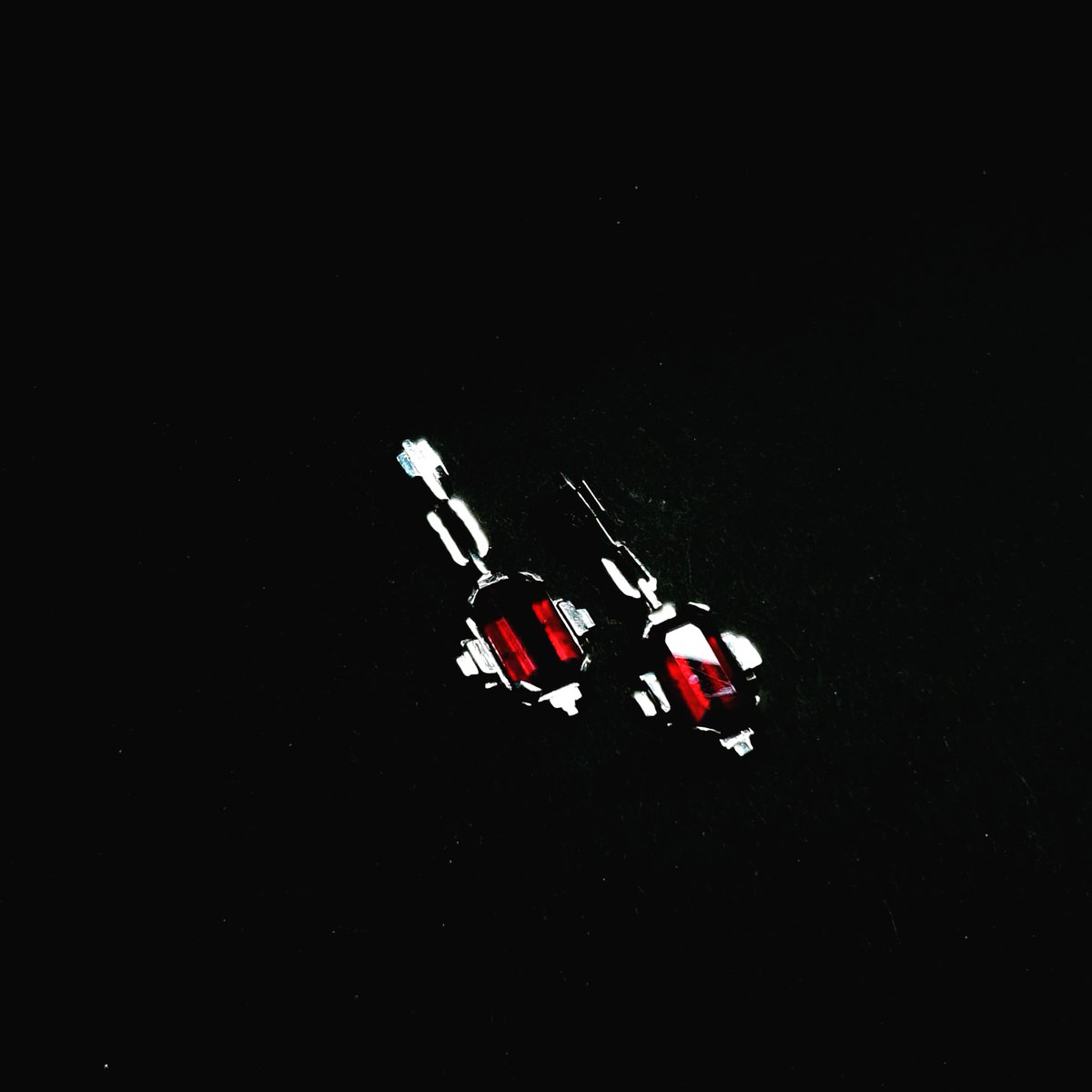 vladzoldak's tweet photo. #handmade #earings #artdeco #design #jewelry #jewellery #jewellerydesign #madeinengland #madebyfire #darkart #art #london #vladzoldak https://t.co/woKjay8iw8