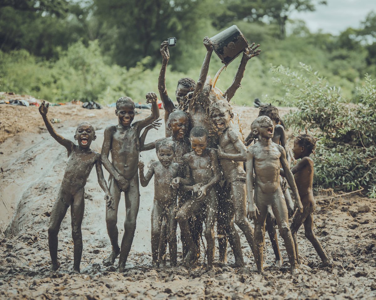 BrenoLuckano's tweet photo. Alegriaaaaaa.
Ainda existe crianças no verdadeiro sentido da palavra 🙌🏽
#africavel #africanphotographer #foreverychild #wordtravelphotografy #viewsofangola #sorriso #sorrirfazbem #proudpointsafrica #olhos #lovechild #shillongphotography #yourshotphotographer #felicidade https://t.co/tFmRCUVJIi