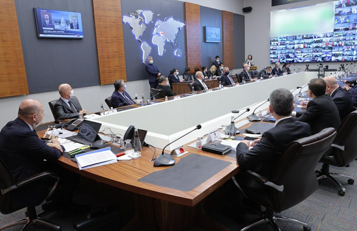 Polislik mesleği, ne aldığı maaşla, ne diğer mesleklerle olan farklılıklarla ölçülür. Polisliğin karşılığı yoktur, ölçülebilirliği de yoktur. Polislik, bir şeref, haysiyet ve onur mesleğidir

 📍<a href="/EmniyetGM/">Türk Polis Teşkilatı</a> Öğren, Fark Et, Yardım Et Projesi - Poliste Psikolojik Sağlamlık Semineri