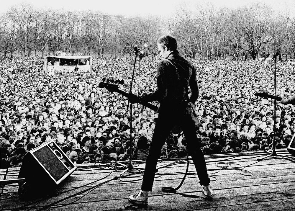 Happy birthday, Paul Simonon! Photo by Syd Sheldon 
