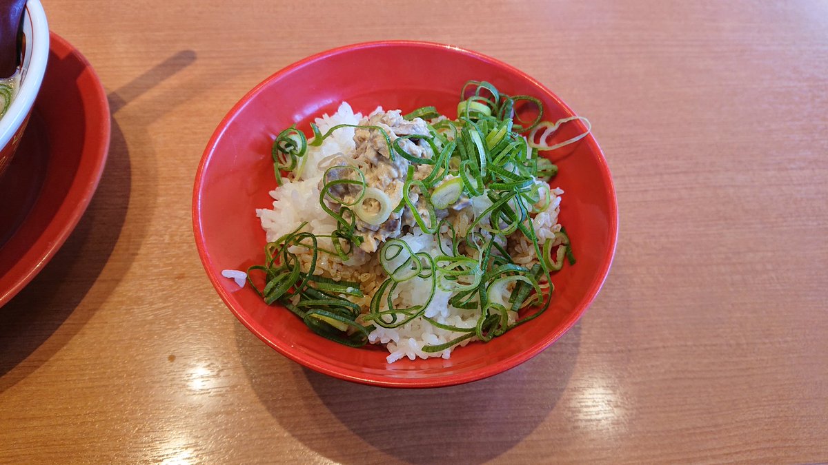 しーまん 天下一品 名張桔梗が丘店 チャーマヨ丼セットのこってりラーメン 本日は知人のお願いで 名張へ 用事を済まし 飯屋に向かうとどこも満席 密はアカンのでは と思いましたわ 駐車場がガラガラなので 入らせていただきました 一度スープ