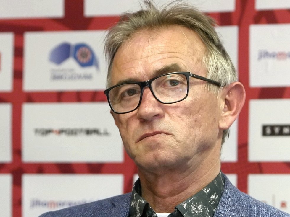 A short thread with thoughts on Miroslav Machálek and his departure from Zbrojovka