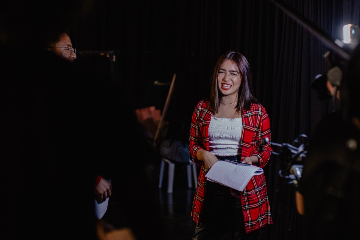 tmtambayan's tweet photo. Hindi kumpleto ang #TMFunPaskoMusicFest kung walang host! 😉 Heto na ang favorite tiktokerist nating si @RivaQuenery_ para sa #SamahangPinaEasy ngayong gabi! 🤩

Abangan ang livestream dito: https://t.co/xf5vmrvAZI #TMFunPasko https://t.co/ks2HOzjUTh