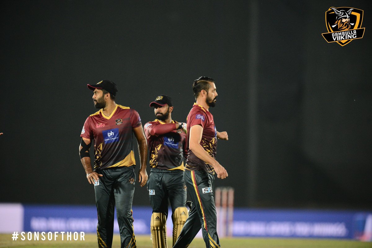 ViikingDambulla's tweet photo. A bold bowling effort but it wasn't our night. 🏏
We look forward to grabbing our next opportunity with both hands 👐🏼

Check out our match album 👀 - https://t.co/hDiyq9YLD8

#DambullaViiking #SonsOfThor #LPL2020 #HammerTime #SriLanka #Cricket #WeAreDambulla #DVvsJS https://t.co/8HFxxblAmV
