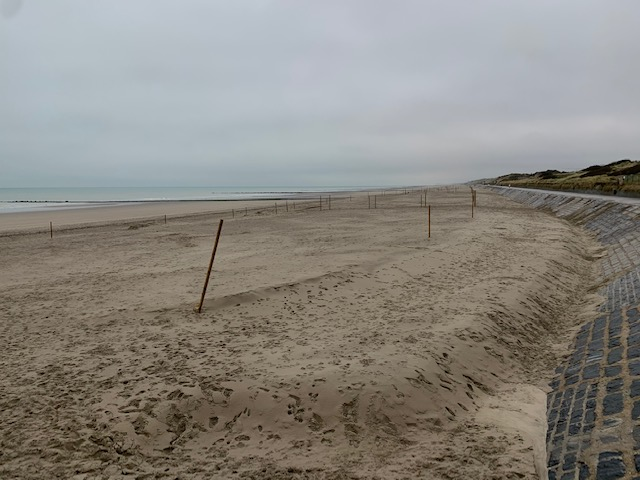 Burgerwetenschappen in de lift 📈, en ook het Kustportaal wil dit helpen in beeld brengen!

Bekijk op ons portaal hoe jij met het CoastSnap Belgium project kan meehelpen aan een betere kennis van onze stranden!
🖥️➡️kustportaal.be/nl/coastsnap-b…
#CoastSnapOostende #CoastSnapKoksijde