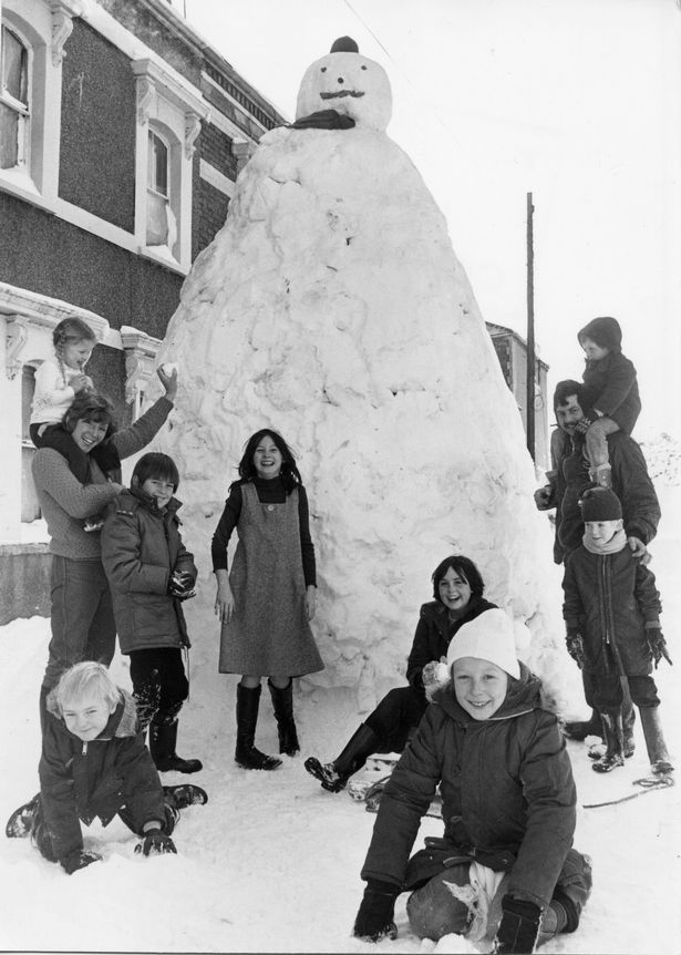 Day 15.The Ghosts of Christmas past  #AdventCalendar.Residents of South Luton Place in Cardiff's Adamsdown with their 14ft snowman, 1982.Image: Media Wales