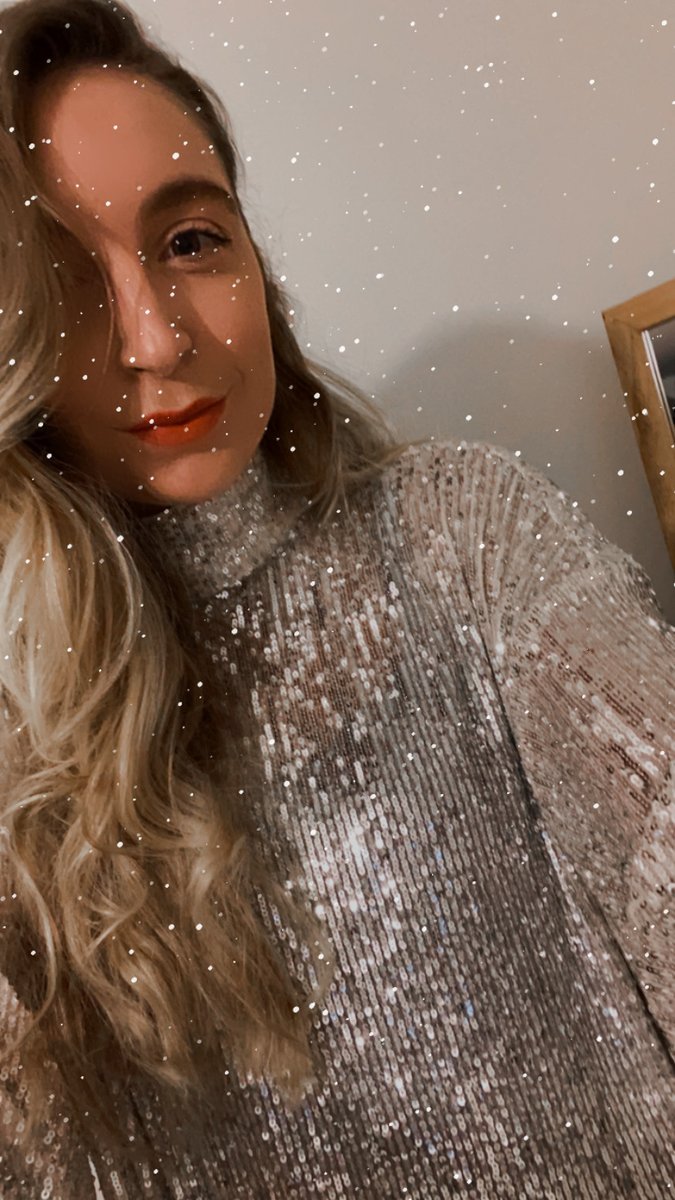 DominiquesView's tweet photo. I have to say, the thought of Christmas parties online this year filled me with dread... I just want to dance and hug my colleagues!
BUT, what fun we had! Gathering virtually to make Sangria with Drag Queens from Lisbon was fantastic! 🥂 #christmasparty https://t.co/VtM9N9FuOF