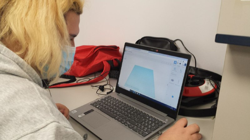 sedvies's tweet photo. Seguimos en #TallerdeInserciónSociolaboral con #CreaciónDigital #Tinkercad #Create3D #MentesEnProgreso Nos acompañas? https://t.co/r7HKBLUwdd