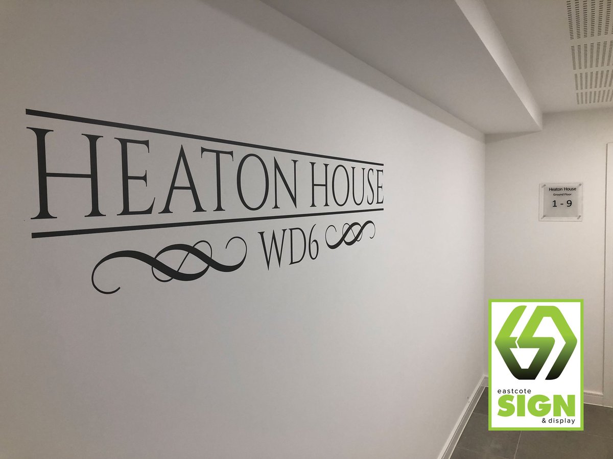 eastcotesigns's tweet photo. Vinyl wall graphics for Bellway Homes' Hertsmere Mews development in Borehamwood, Hertfordshire.

#VinylGraphics #WallGraphics #Homebuilder #Construction #signagedesign #London #Borehamwood #Bellway https://t.co/5XWDMw7jcI