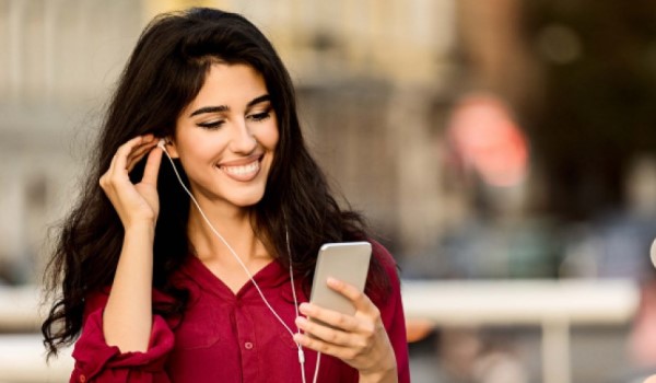 Wir sind stolz, ab 2021 Schweizer Exklusivvermarkter von <a href="/Spotify/">Spotify</a> zu sein! Werbetreibende können damit sämtliche Werbeplatzierungen auf Spotify, ob Direktkampagnen oder #programmatic Deals, über Goldbach Audience und Swiss Radioworld buchen und verwalten! bit.ly/3mlG0WS