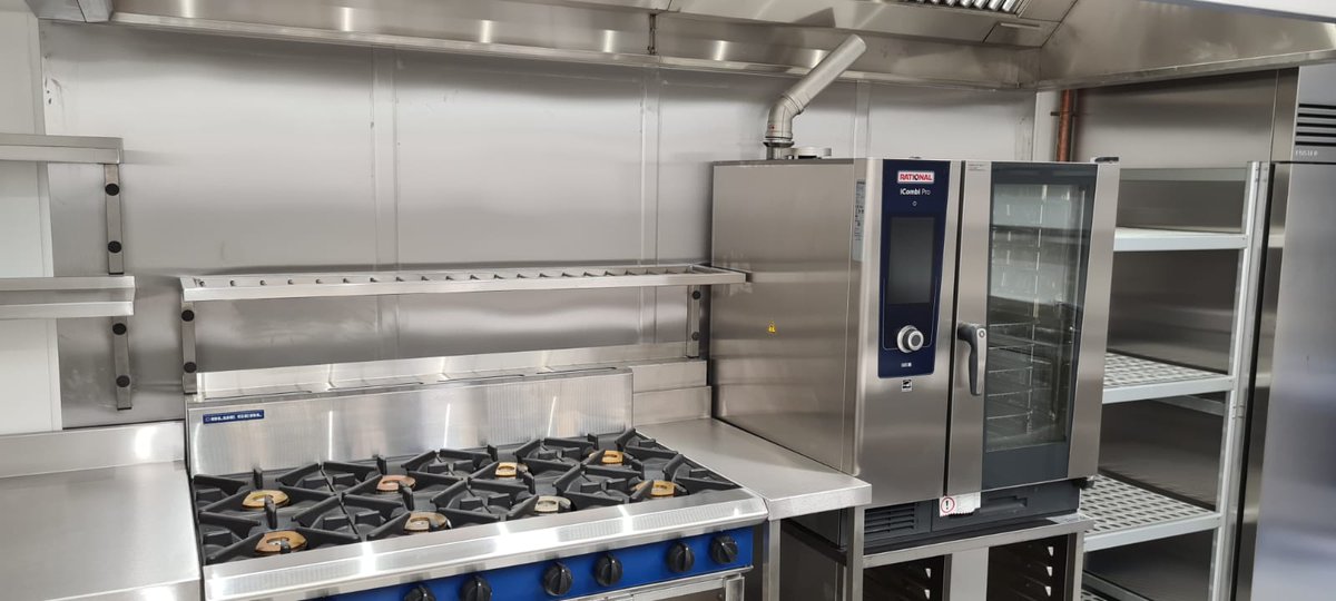 CaterPlanUK's tweet photo. New commercial kitchen now complete at Blue Butterfly Montessori in Stanmore @FosterRef @TheRealBlueSeal @RATIONAL_AG @MechlineLtd @EAISUK @HobartUKWW @RegaleMicrowave @GenieInteriors @AltroFlooring 😎 https://t.co/7kknWxUbrW