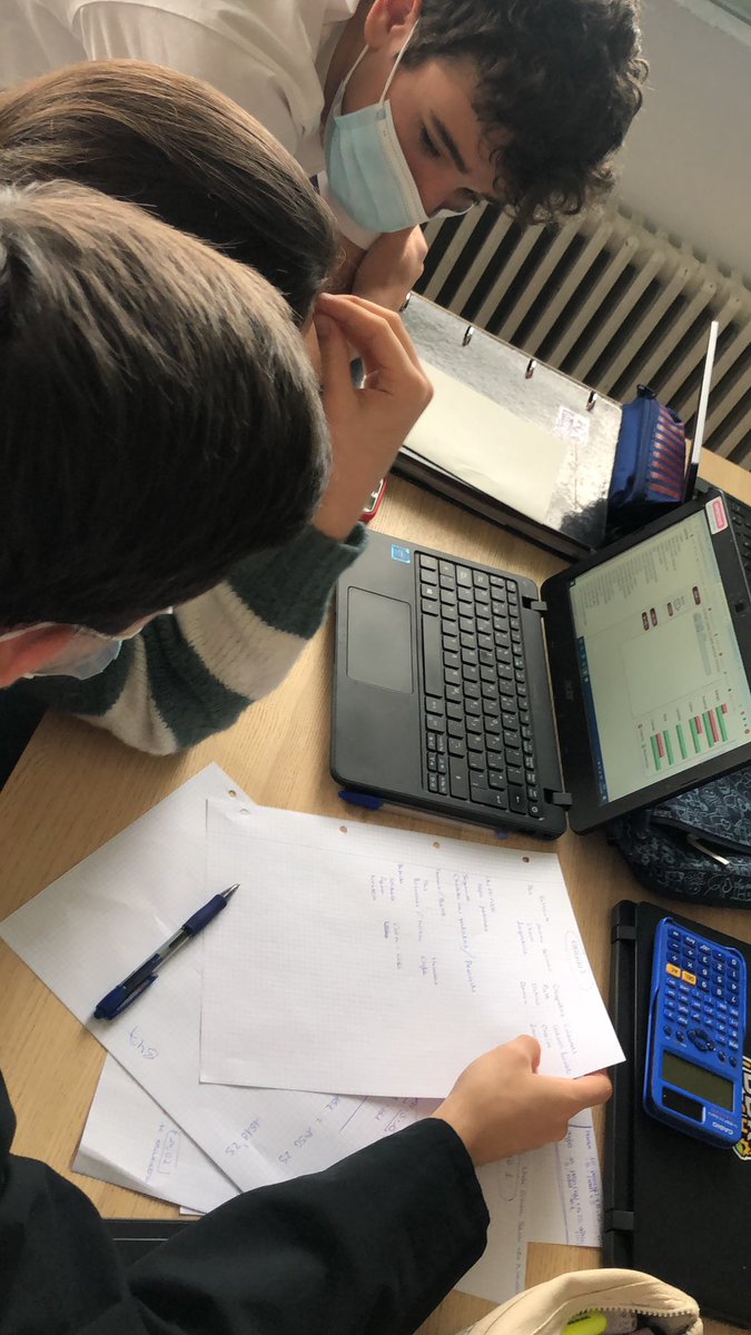 Taldea7DBH4's tweet photo. Gabonetako afaria egiten, matematikekin 🥘🍜
➕➖➗✖️
#matematikak #zarrasteriarenkontra https://t.co/zbMYGNoEMD