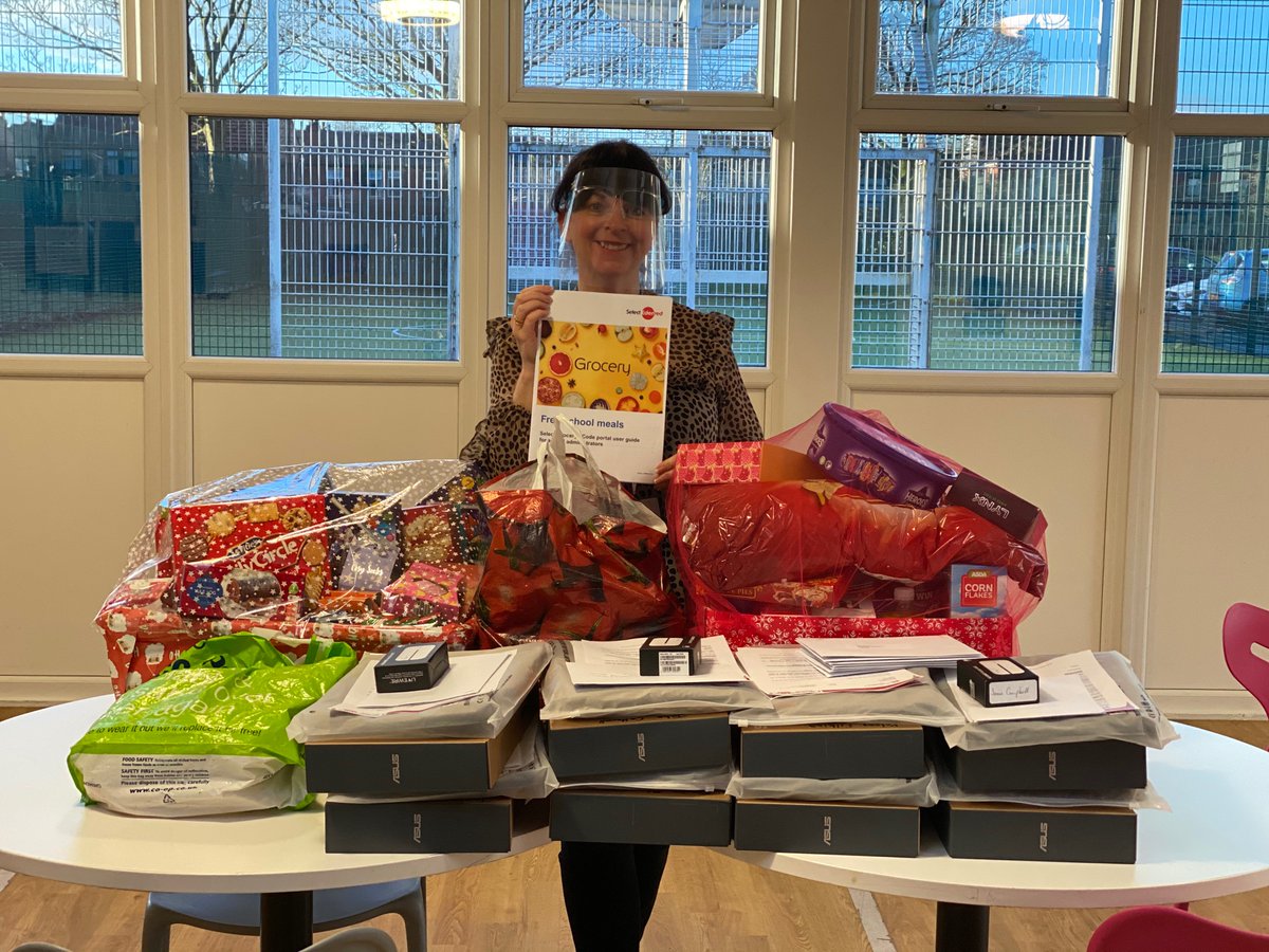 Delivery 1 - hampers, laptops, routers and vouchers from the amazing staff <a href="/ShaftesburyHigh/">Shaftesbury High School</a> 👏👏👏👏🎅🧑‍🎄🎄
With more to be delivered throughout the day.