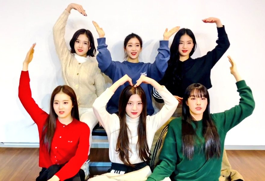 staycdays's tweet photo. 하트 하트❤️❤️❤️❤️

#스테이씨 #STATC @STAYC_official https://t.co/KGZDekWhVi