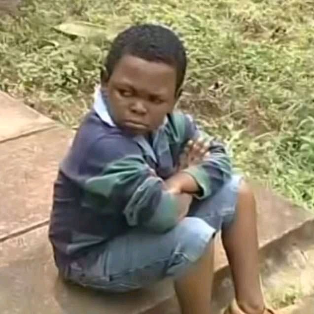 perpetuananas's tweet photo. Me as a Nigeria electrician :

Madam e be like say una go mix water and omo,i am not sure of this my work ooo https://t.co/eBi5NOzgPo
