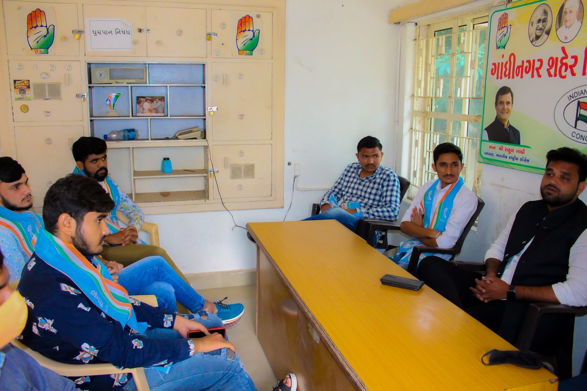 Yash_Patel_NSUI's tweet photo. આજરોજ ગાંધીનગર શહેર NSUI દ્વારા વિશેષ બેઠક યોજવામાં આવી હતી જેમાં નેશનલ કોર્ડીનેટર અને ગુજરાત NSUI ના સહ પ્રભારી શ્રી આમિર નુરી જી હાજર રહ્યા હત��� અને તેઓને આવનારા દિવસોમાં સંગઠનને વધુ મજબૂત અને રચનાત્મક કાર્યક્રમો કરવા અંગે માર્ગદર્શન આપ્યું.
#NSUI #gandhinagarnsui https://t.co/1TI6AxFagD